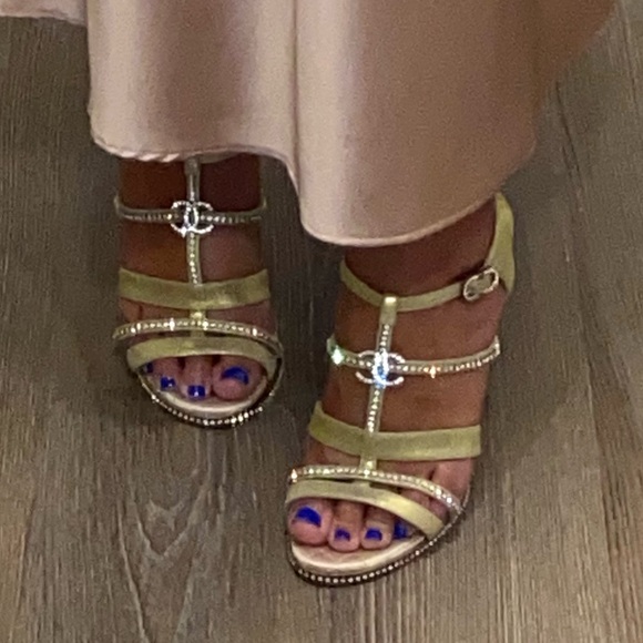 Holiday Sale🚨Authentic Chanel heels - Picture 2 of 7